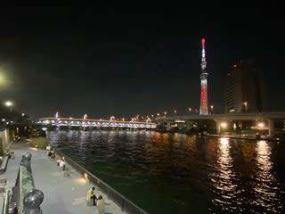 夜の隅田川